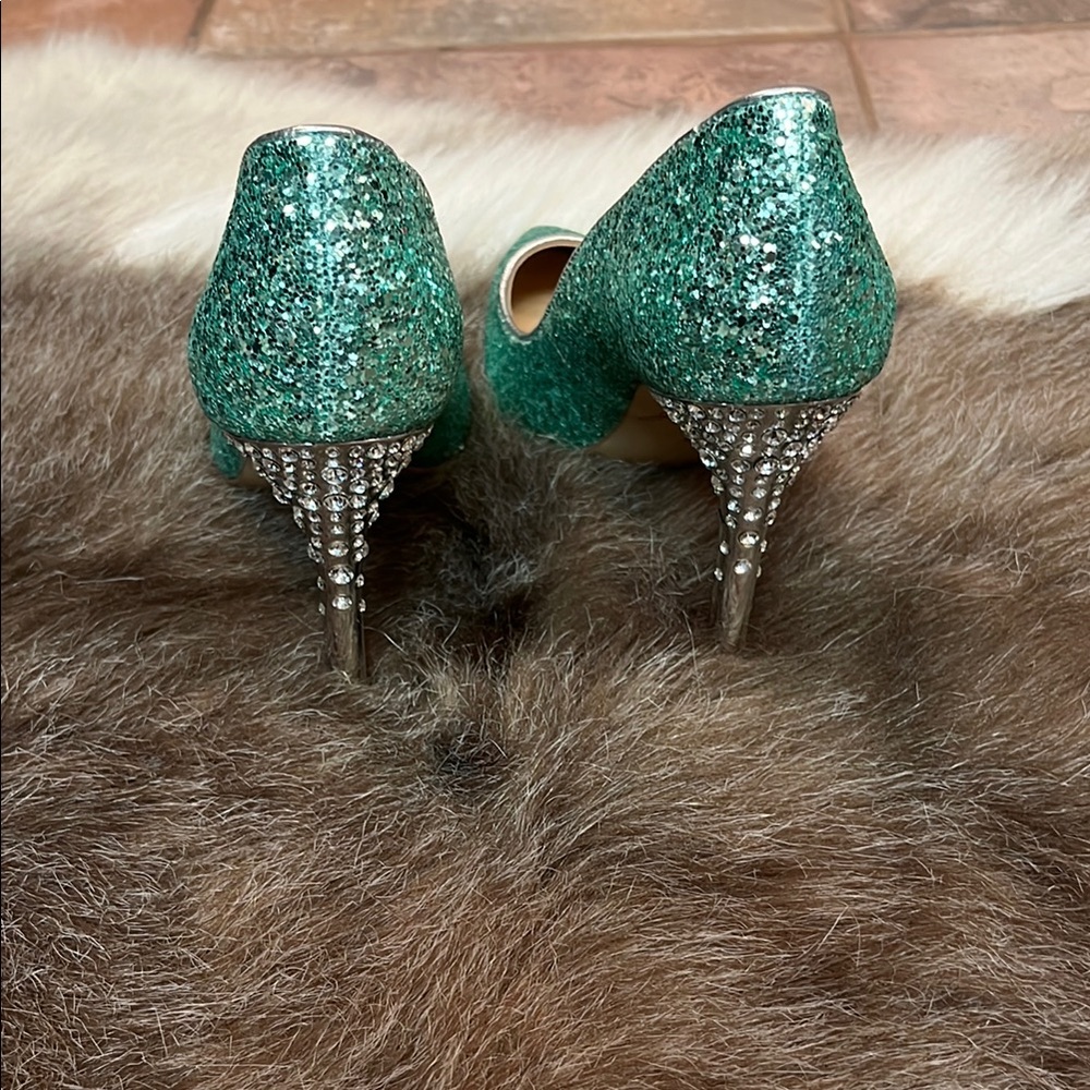 Badgley Mischka Green Glitter Women's Shoes - Picture 9 of 9